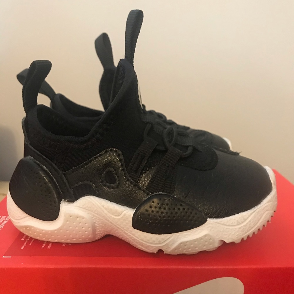 Authentic Nike Huareche E.D.G.E.BT